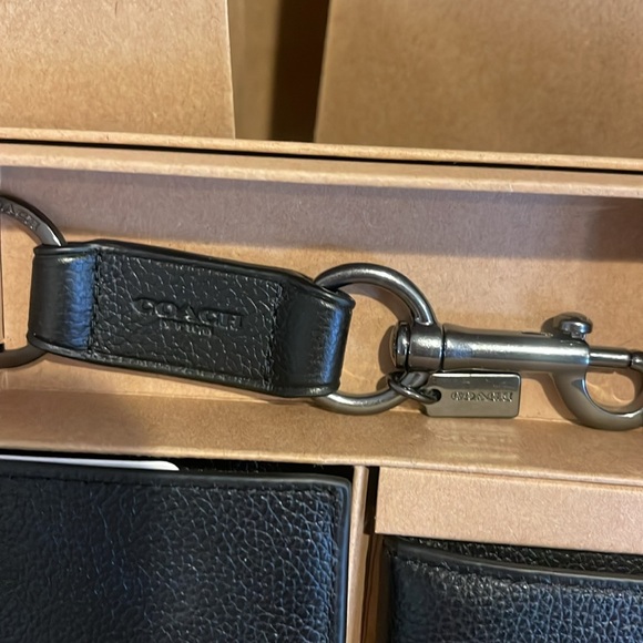 COACH Men’s Wallet. NWT. Gift Set, Coach Box, & Store Bag. 3-in-1 Set. Black. - Picture 4 of 9